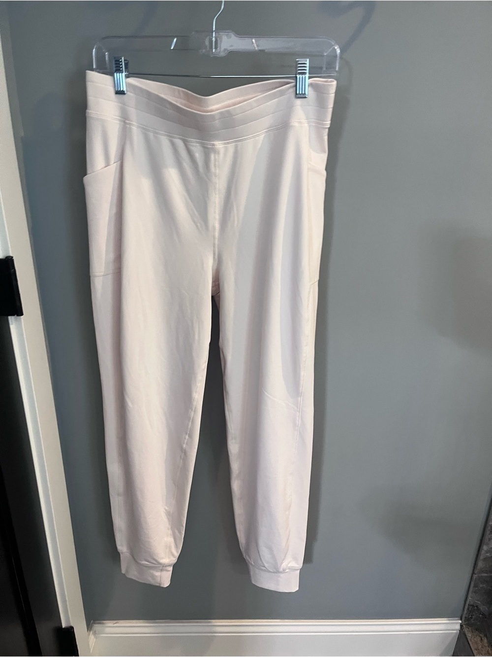 NWT Fabletics Cream Jogger Pants Size M